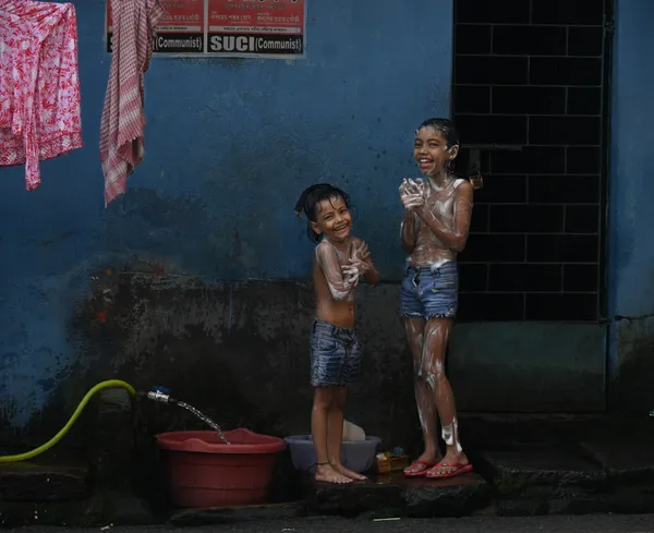 Happy Bathers thumbnail