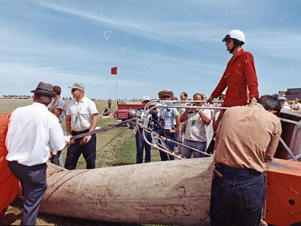 Ottumwa, Iowa, September 5, 1964: Piccard and crew just prior to an ascent in Raven Industries Model S-50 hot air balloon.