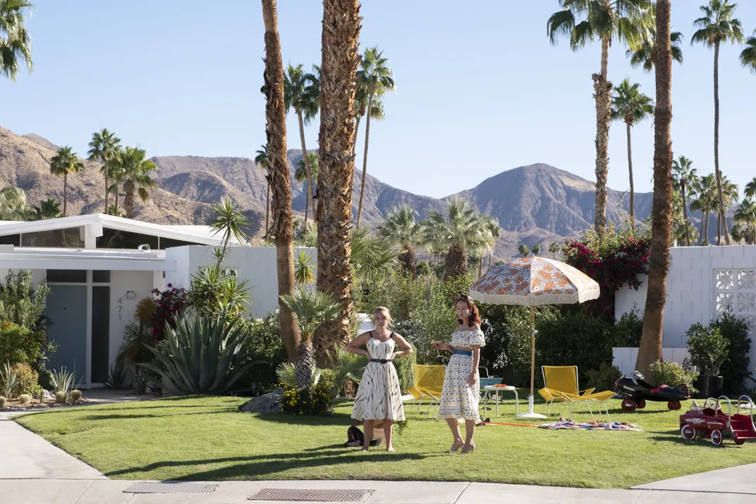 Florence Pugh (left) and director Olivia Wilde (right) in Don't Worry Darling​​​​​​​