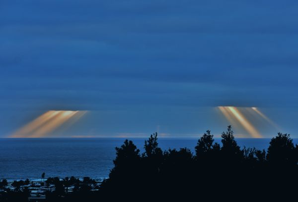 God Rays Over the Pacific thumbnail