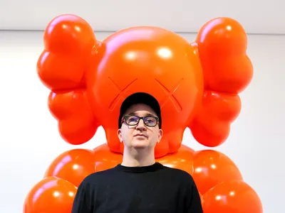 On May 20, the artist KAWS, also known as Brian Donnelly (above at Rockefeller Center in August 2021), received from the Smithsonian&#39;s Hirshhorn Museum and Sculpture Garden an award for &quot;his contributions to art and popular culture.&quot;