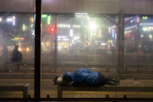 Man sleeps at the taxi terminal thumbnail