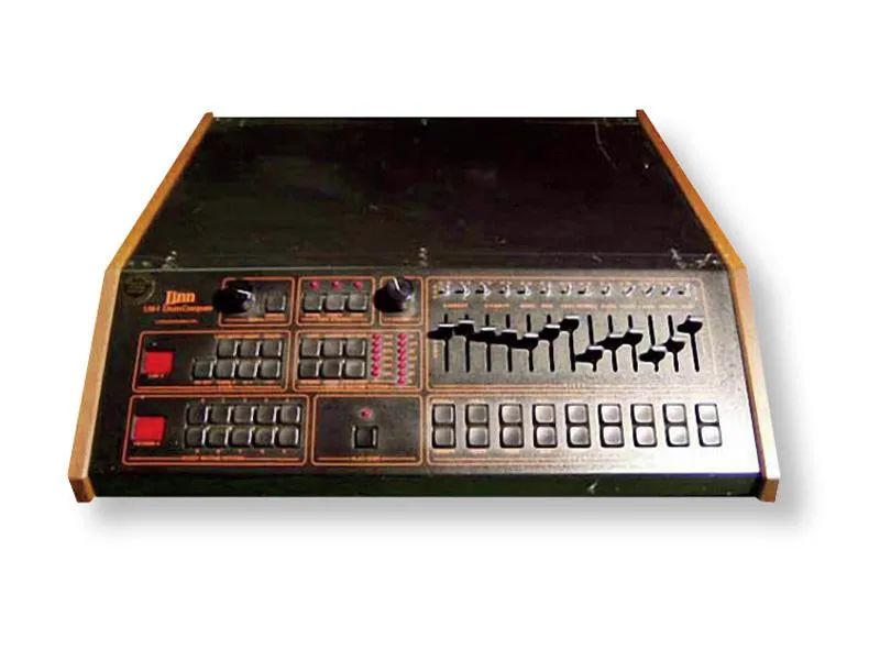 Lm 001. Linn LM-1. LINNDRUM LM-1. Драм машина. Первая драм машина.