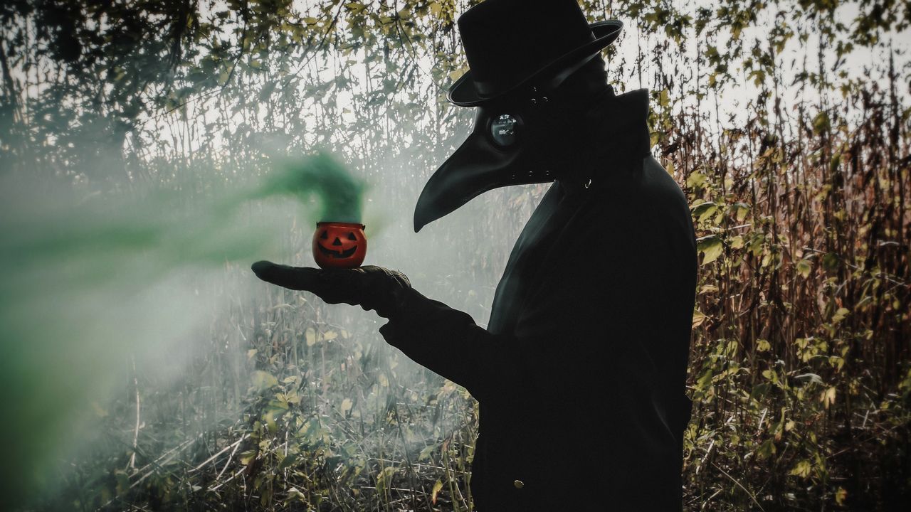 Treat Yourself to 15 Eerie Images Celebrating Halloween