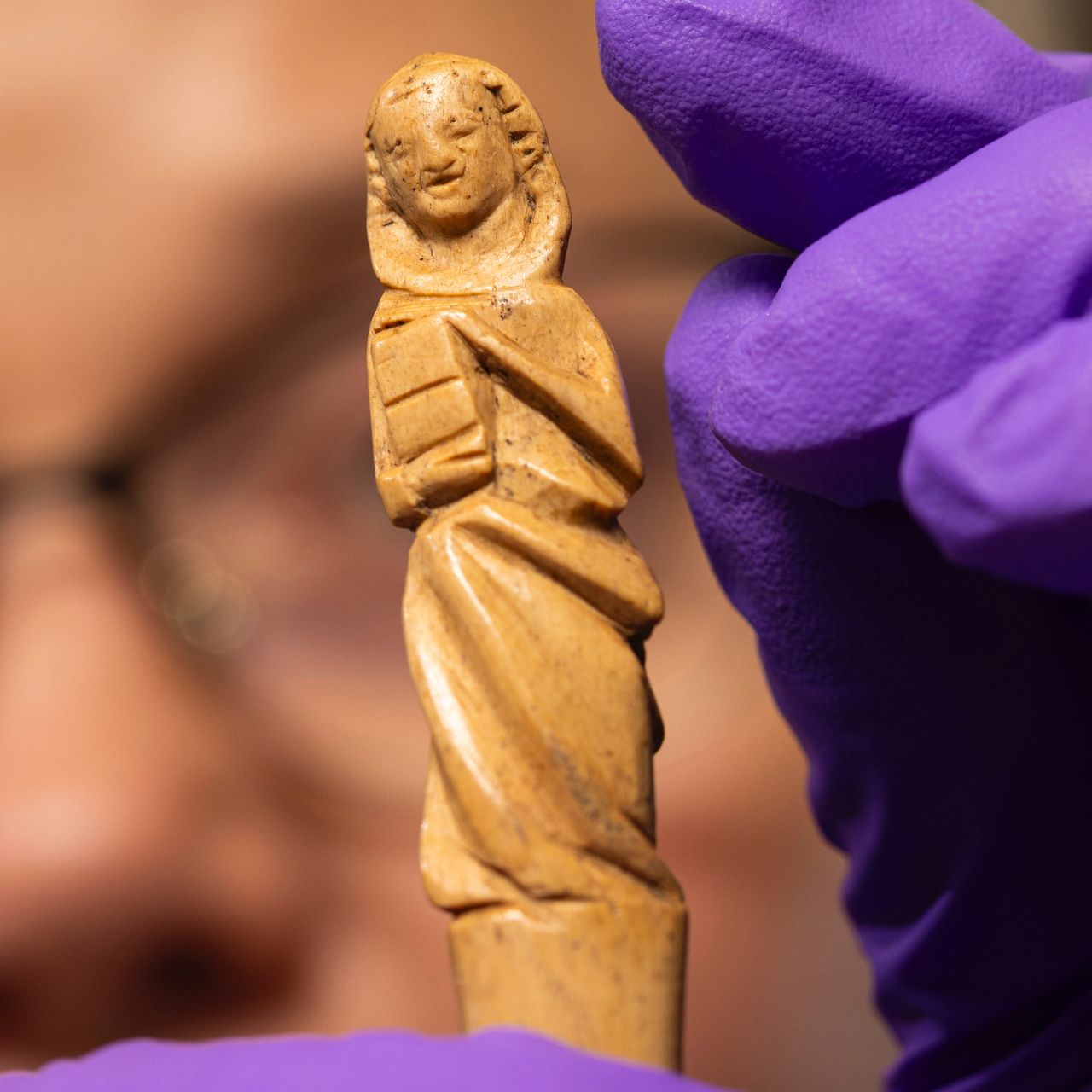 A Rare Medieval Hair-Styling Tool Was Found at Scotland's Eilean Donan  Castle, image size:1280x1280