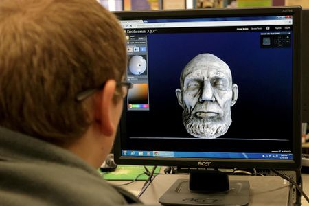 A student in Evansville, Wisconsin explores a 3D model of a 19th century life mask of President Abraham Lincoln from the National Portrait Gallery’s collections in his school’s computer lab. (Terry Medalen)