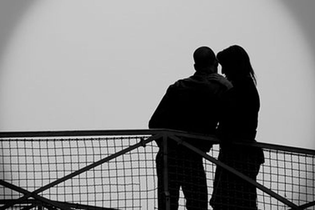 Two lovers at the canal St-Martin