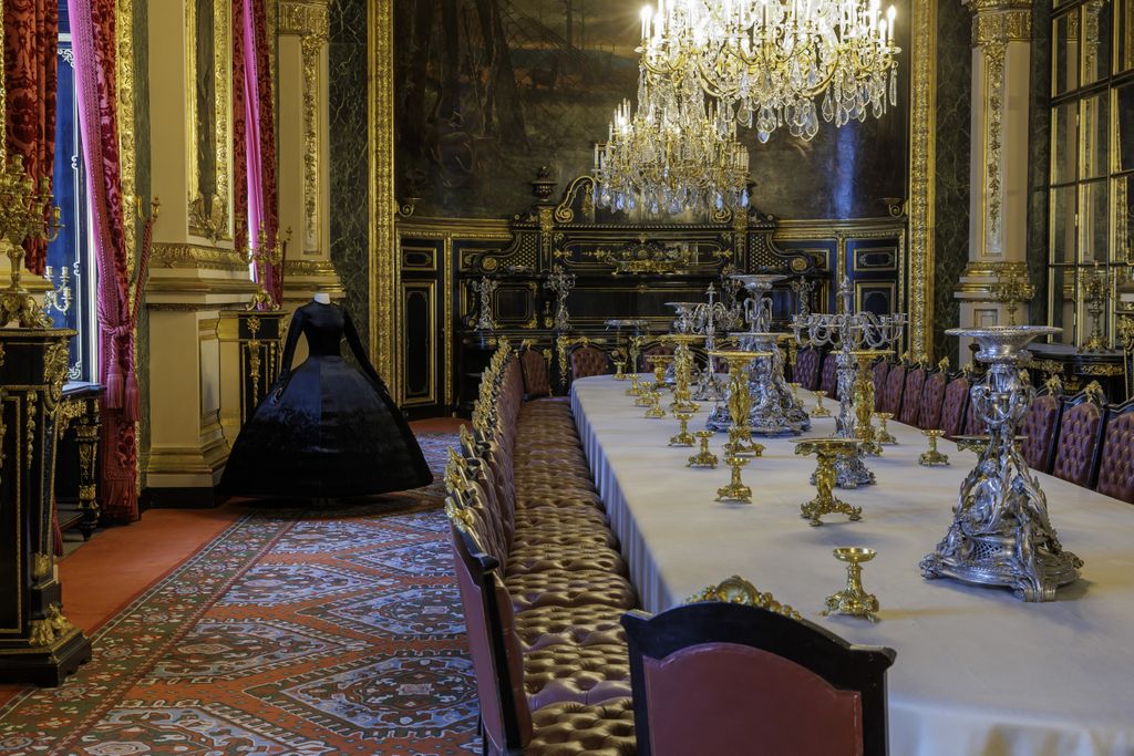 Elaborately decorated long table in the Loure