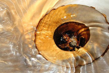 A new technology harnesses the energy in wastewater to produce electricity.