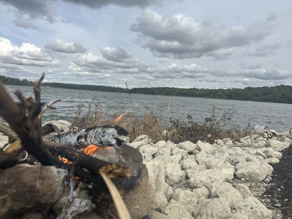 Bonfire while fishing… thumbnail
