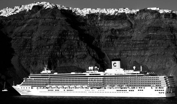 Tourism overload - Santorini thumbnail