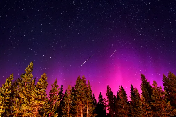 Aurora-Perseids-CrescentLake thumbnail