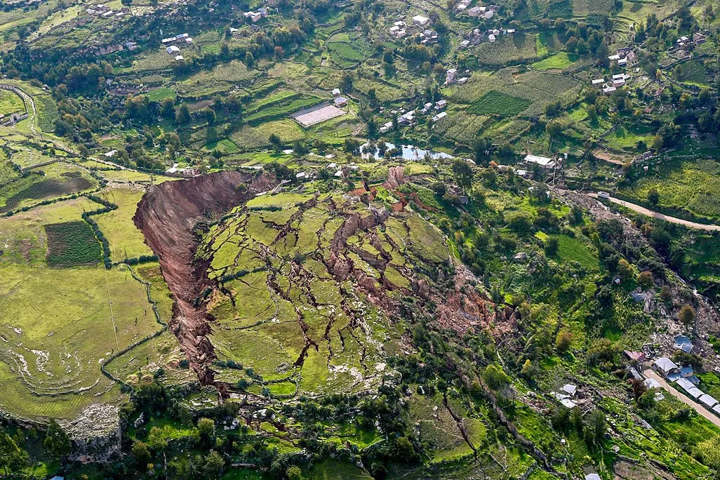 Landslide in cusco peru.jpg