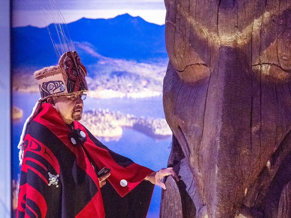 Sim'oogit Ni'isjoohl (Chief Earl Stephens) of the Nisga'a Nation with the Ni'isjoohl memorial pole