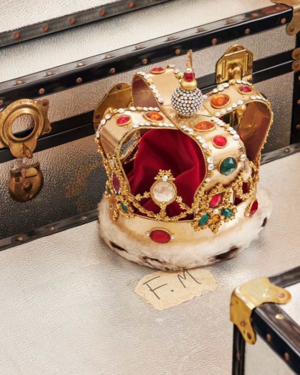 Crown replica