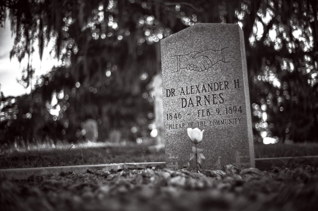 Darnes' gravestone
