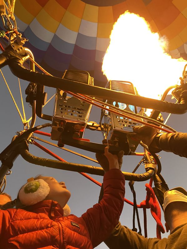 Takeoff in a hot air balloon thumbnail