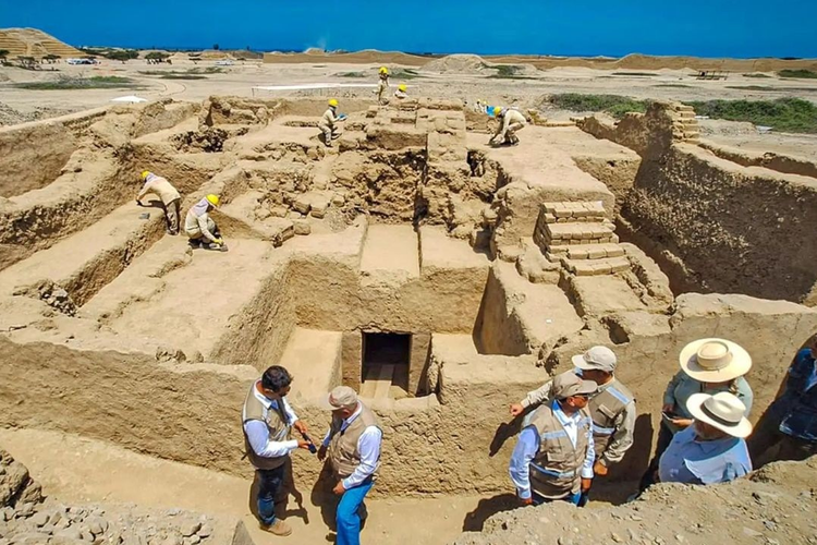 A staircase leads into the central chamber of the newly discovered Chim&uacute;&nbsp;tomb near&nbsp;Trujillo, Peru.