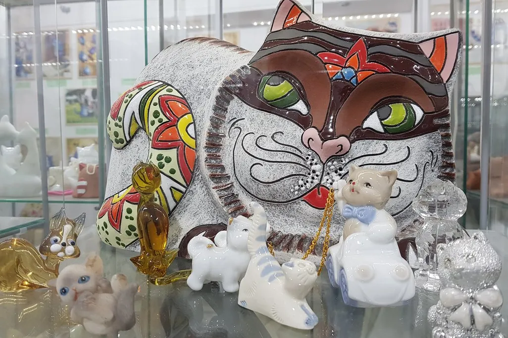 Cat Museum figurines
