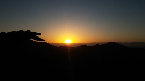 A captivating horizontal sunrise resembling sunset thumbnail