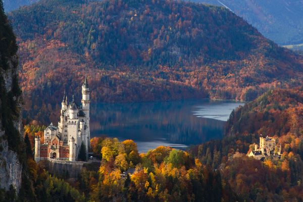 Schloß Neuschwanstein.     Canon  EOS R6 Mark II, 105 mm thumbnail
