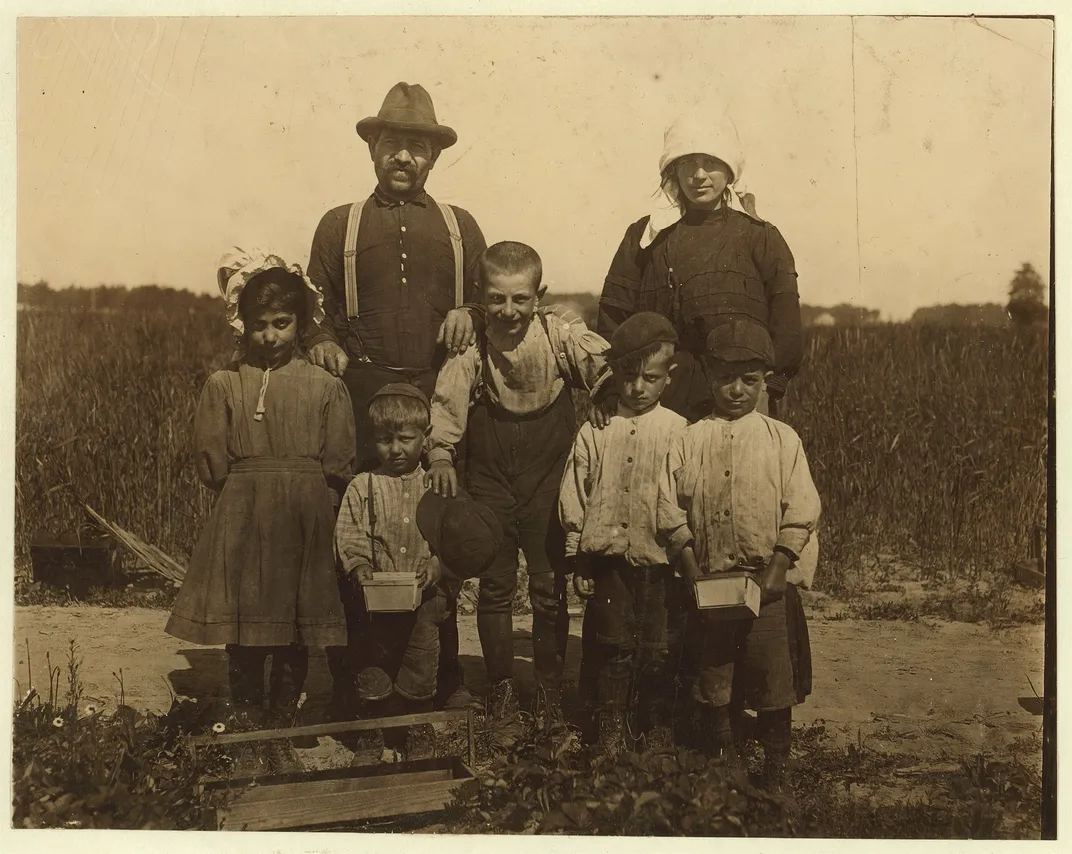 A 1910 photograph of a family of Italian immigrants
