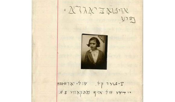 Cover of the autobiography of Beba Epstein written in the 1933-34 school year, with a picture of her. (Photo credit: YIVO Institute for Jewish Research. The Martynas Mažvydas National Library of Lithuania is the custodian of Beba Epstein’s autobiography, which was digitized with their consent as part of the Edward Blank YIVO Vilna Online Collections project)