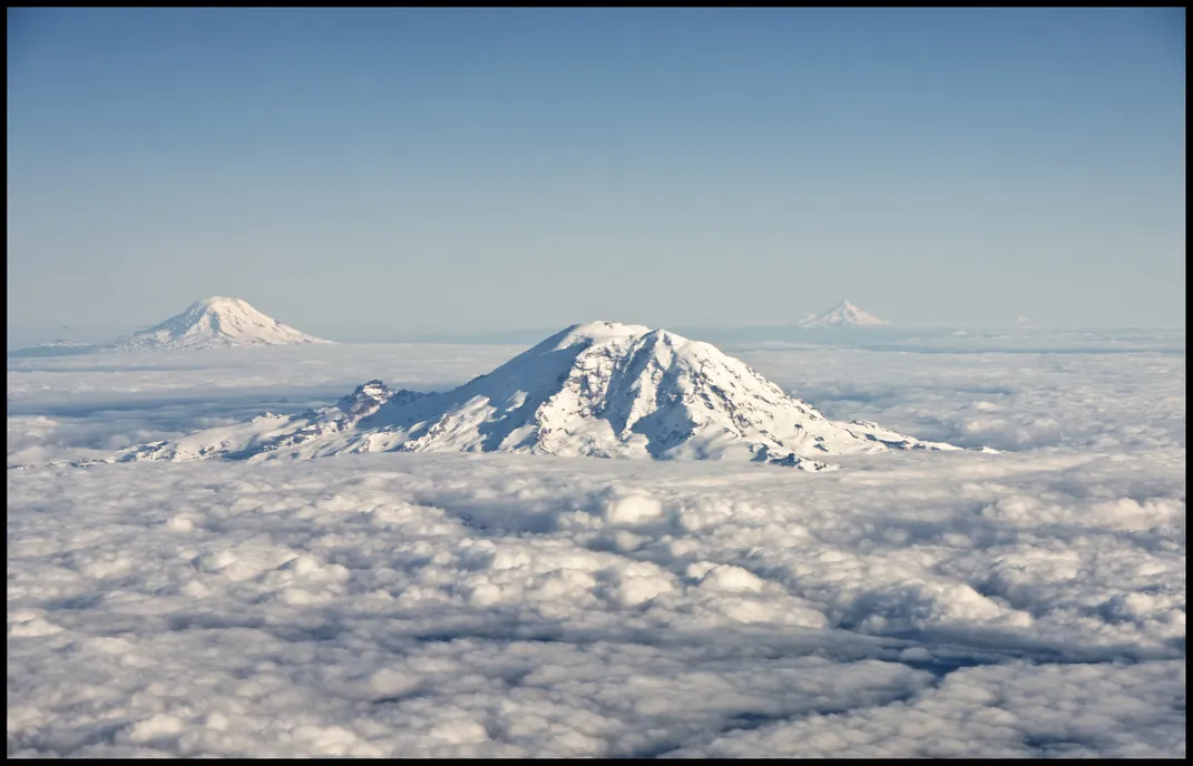 Aerial shot of Mt Rainier, Mt Adams, Mt Hood and Mt St Helens in the ...