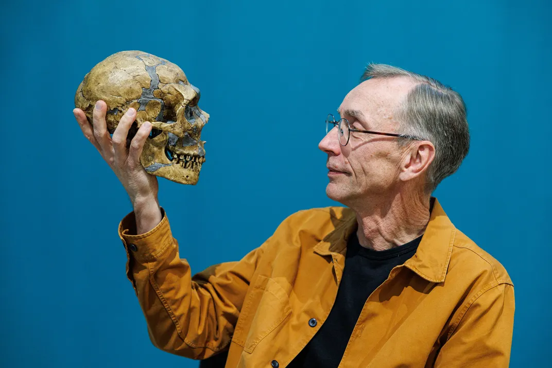 Svante Pääbo holds Neanderthal head
