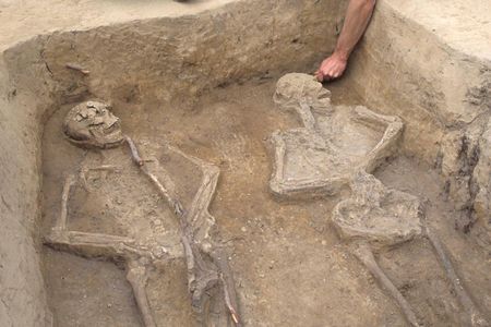 Forensic anthropologist Douglas Owsley (left) and APVA Preservation Virginia/ Historic Jamestowne archaeologist (Danny Schmidt) discussing the double burial of two European males. James Fort site, 1607.