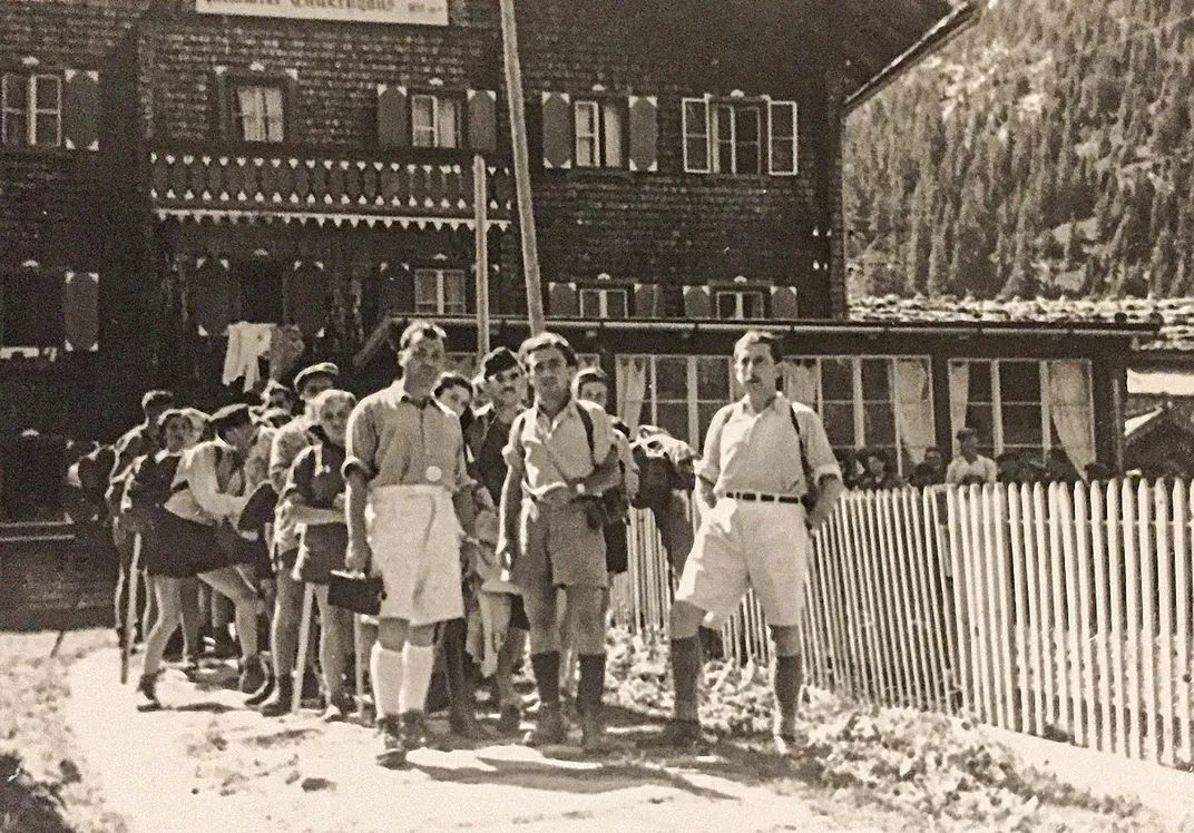 Bricha guides and refugees at the Tauernhaus in 1947.