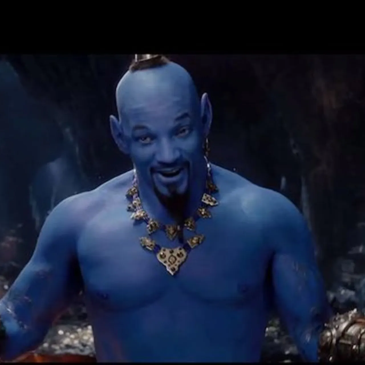 Men uxlayotgan ayolning ogziga tiqaman (video)