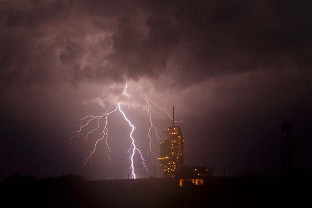 STS-134 lightning-620.jpg