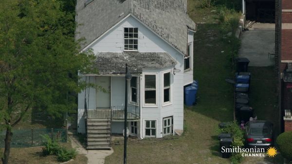 Preview thumbnail for Which Famous Music Icons Lived in These Chicago Homes?