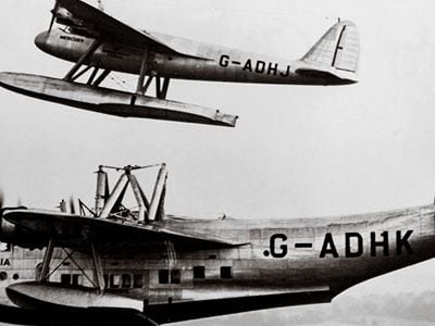 The S.20 Mercury pulls away from its launcher aircraft, the S.21 Maia, at the start of the pair’s 1938 nonstop flight.