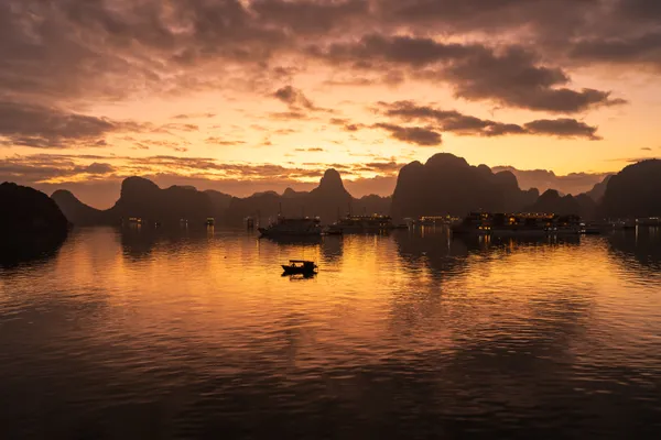 Sunrise in Ha Long Bay thumbnail