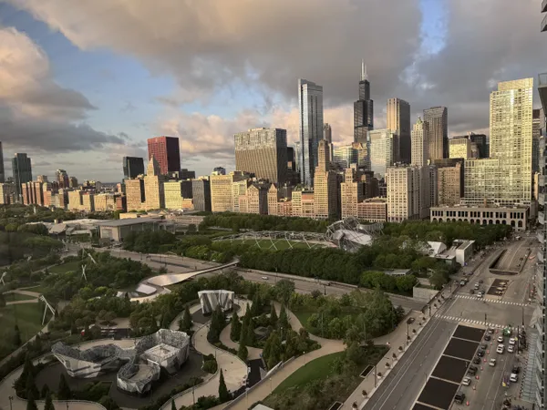 From trading post to urban architectural gem: Chicago's lakefront, witness to 250 years of history thumbnail