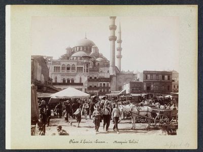 Market of Eminou Square and New Mosque Yeni Cami, with store signs in Ottoman Turkish, Armenian, Greek and French, 1884–1900, Sébah & Joaillier. 