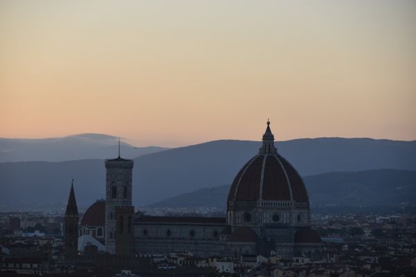 Sunset over Cattedrale di Santa Maria del Fiore thumbnail