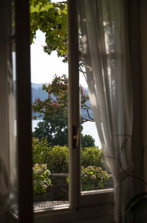 Looking out at Lake Como, Italy thumbnail