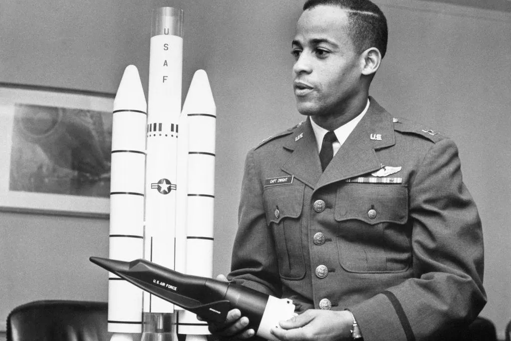 Ed Dwight in Air Force uniform