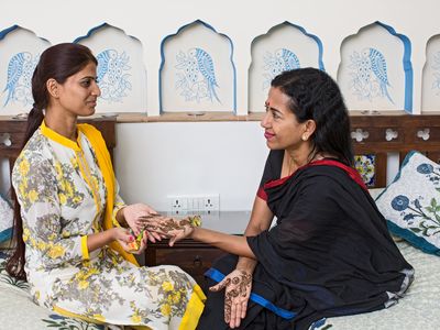 Tulsi Yadav teaches Shoba Narayan about the application and design of mehndi, or henna, at the Dera Mandawa haveli in Jaipur, Rajasthan. Formerly a private mansion, the Dera Mandawa is now a hotel.