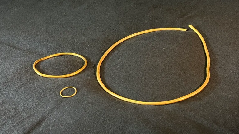 Solid gold rings found in the grave