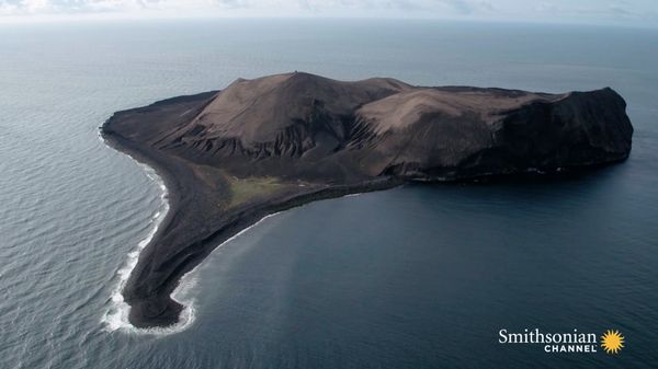 Preview thumbnail for This Icelandic Volcano Recreates Early Conditions on Earth