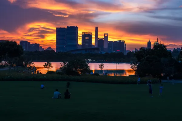 Meet beautiful scenery thumbnail