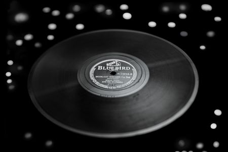 The Glenn Miller orchestra recorded "Moonlight Serenade" in 1939 as the B side of a 78 rpm on the RCA Bluebird label.