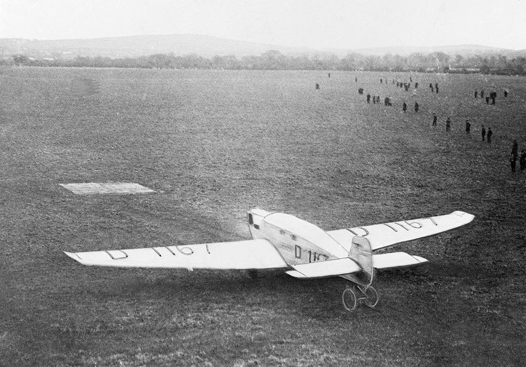 Bremen taxing in a field