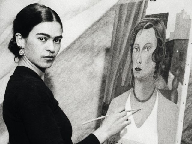 Frida Kahlo painting a portrait in 1931