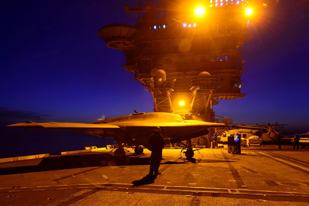 140821_X47B_Night_Deck_Handling.jpg