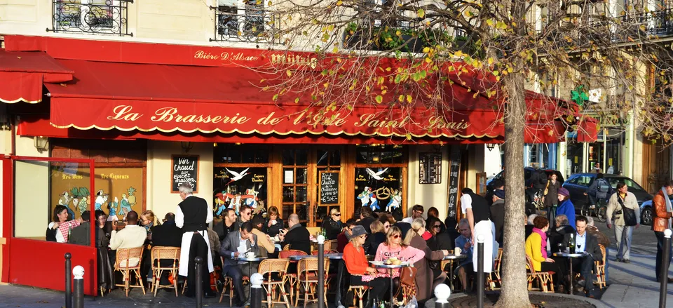  Street-side café in Paris 